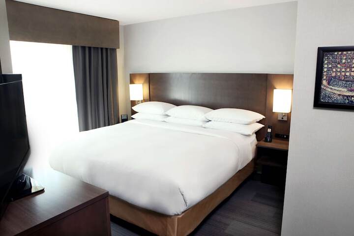 DoubleTree by Hilton West Fargo Sanford Medical Center Area