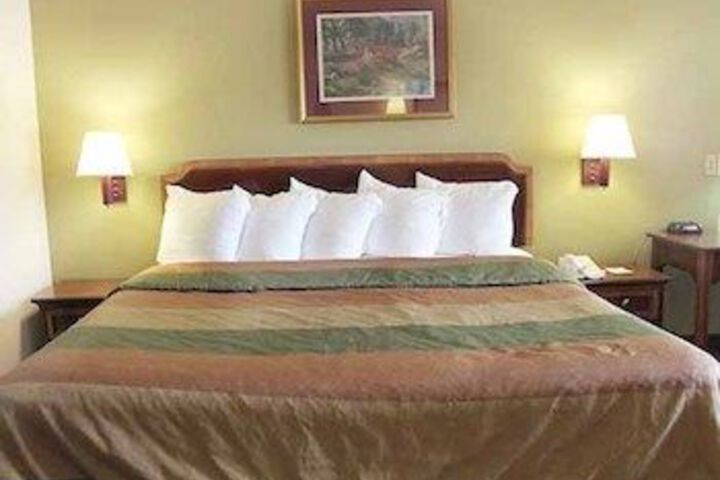 Rodeway Inn & Suites