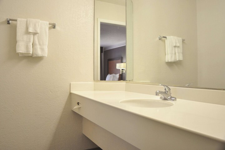 Room 34 of 102