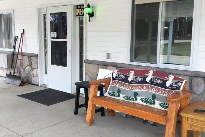 Scullys Manistee Outpost Motel