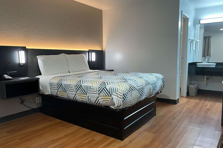 Room 8 of 24