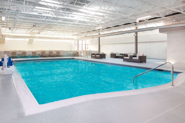 La Quinta Inn & Suites by Wyndham Clifton / Rutherford