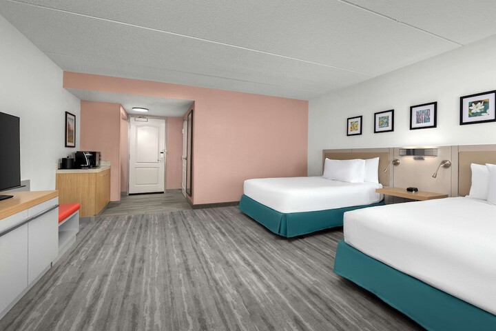 Room 21 of 40
