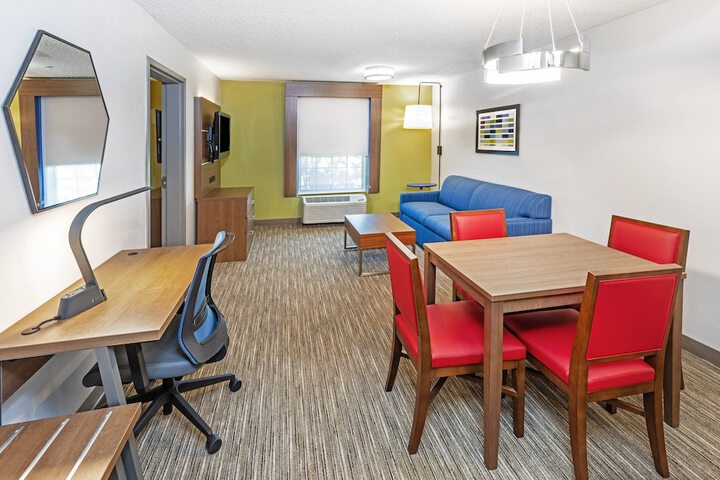 Holiday Inn Express & Suites Sulphur (Lake Charles) by IHG