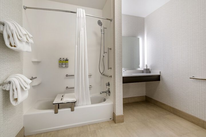 Holiday Inn Express & Suites Carlisle Southwest – I-81 by IHG