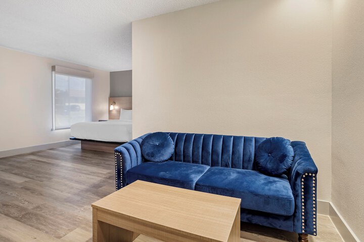 Room 44 of 76