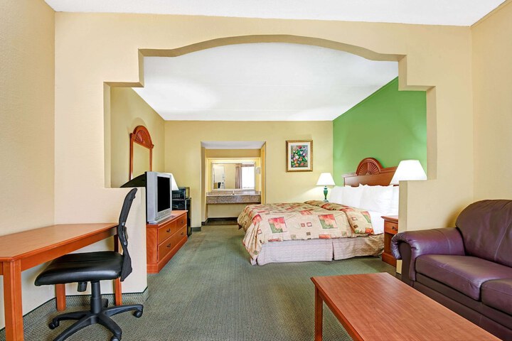 Room 12 of 18