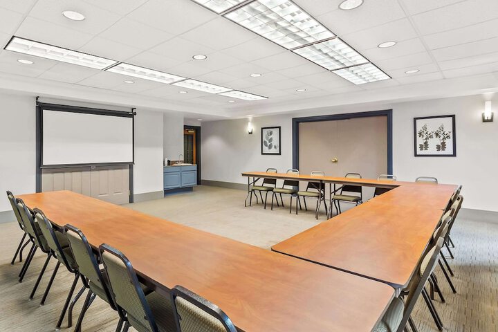 Country Inn & Suites by Radisson Portage, IN