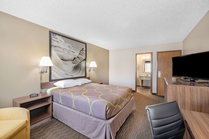 Room 16 of 37