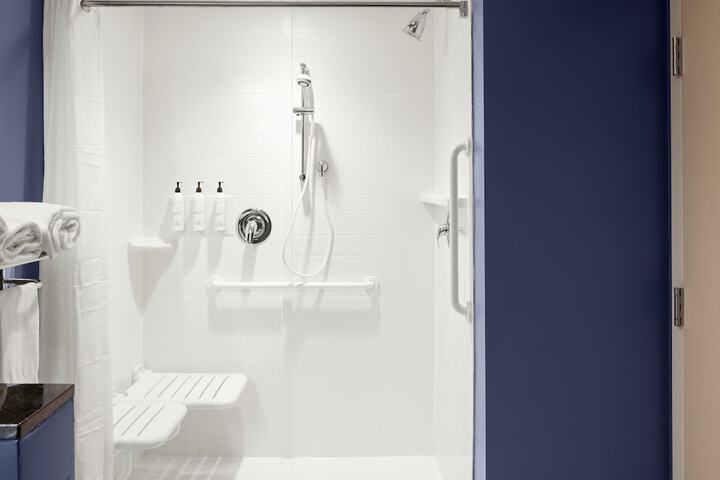 Room 6 of 24