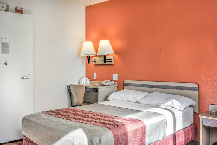 Motel 6 Mojave CA