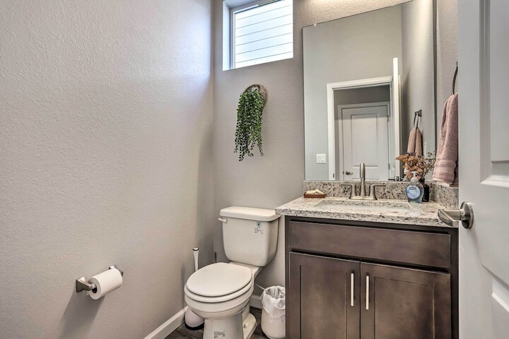 Cozy Abode w / Patio 7 Mi to Dtwn Denver