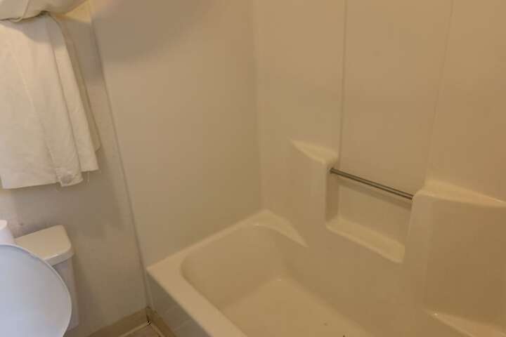 Room 9 of 14