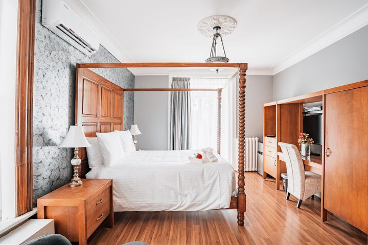 Room 32 of 64