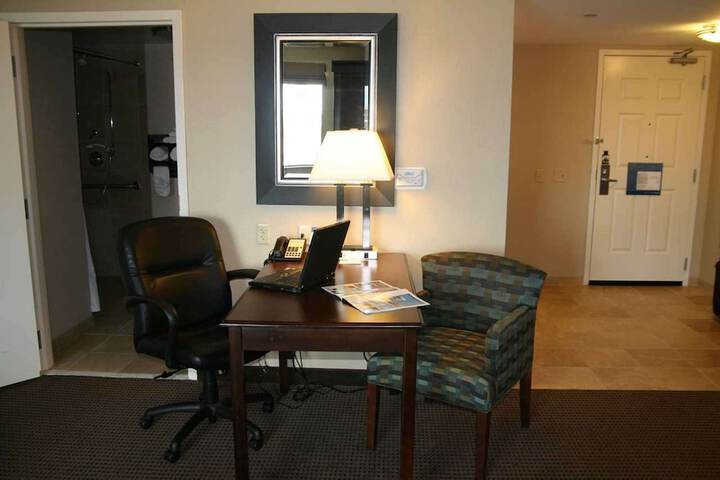 Room 32 of 41
