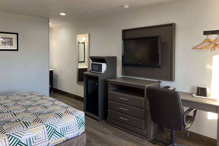 Room 4 of 16