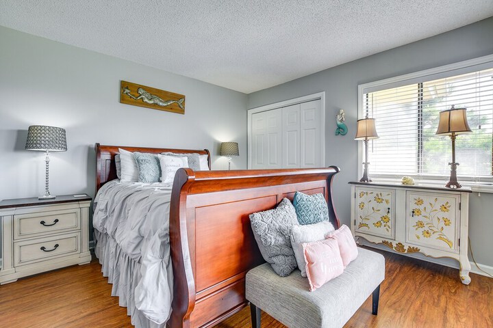 Little River Condo w / Pool Access - Near Beaches!