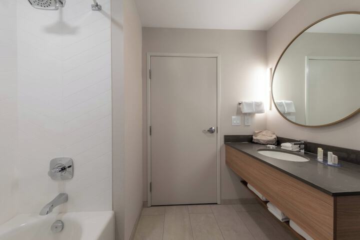 Room 21 of 37