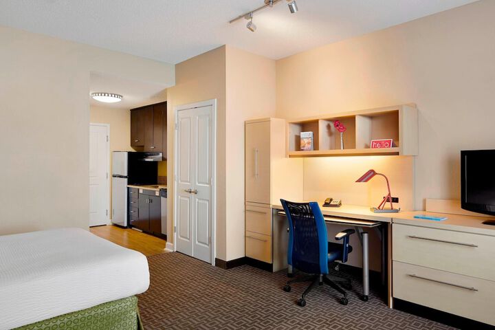 Room 19 of 38