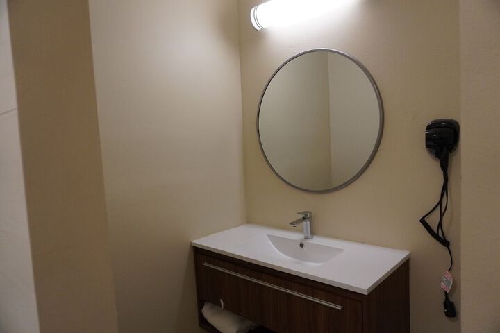 Room 14 of 32