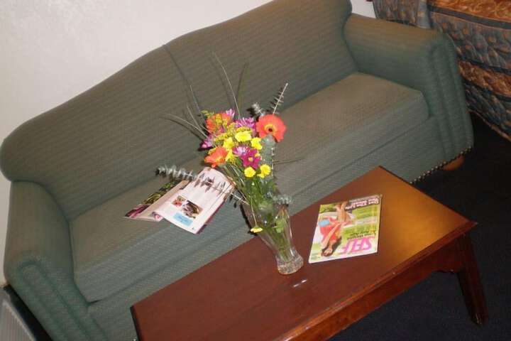 Ontario Inn & Suites