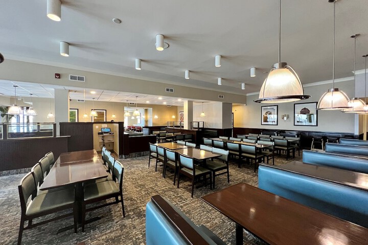 Holiday Inn Toronto Airport East by IHG