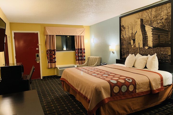 Room 35 of 62