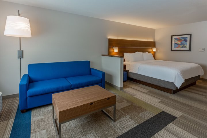 Holiday Inn Express & Suites Rice Lake by IHG