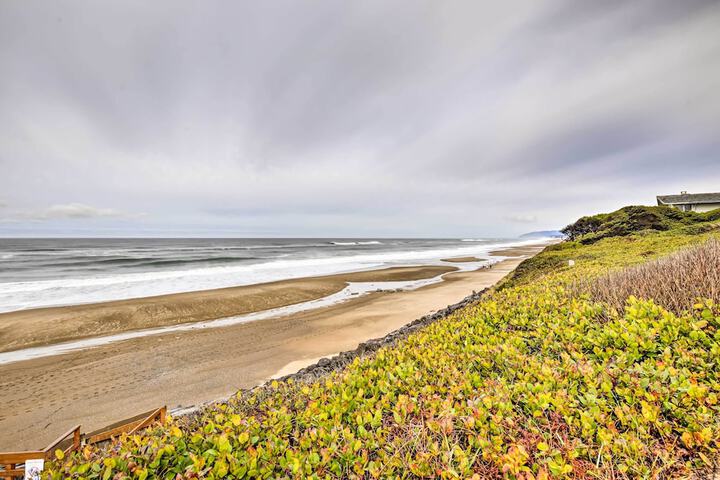 Beachfront Lincoln City Condo-patio & Pool Access!