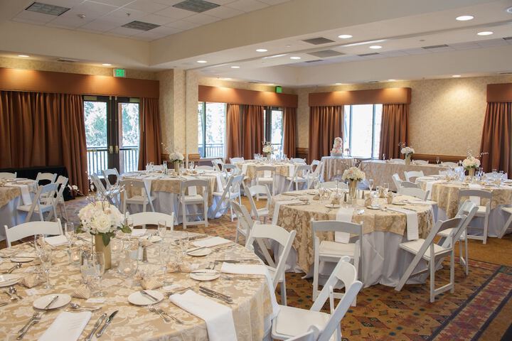 Ballroom/Hall 122 of 181