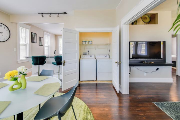 Waterfront Portsmouth Apt: 1 / 2 Mi to Dtwn & Ferry
