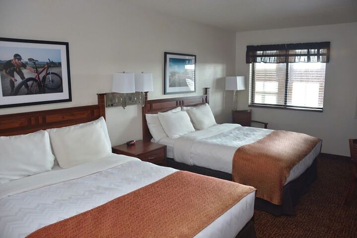 Roosevelt Inn and Suites