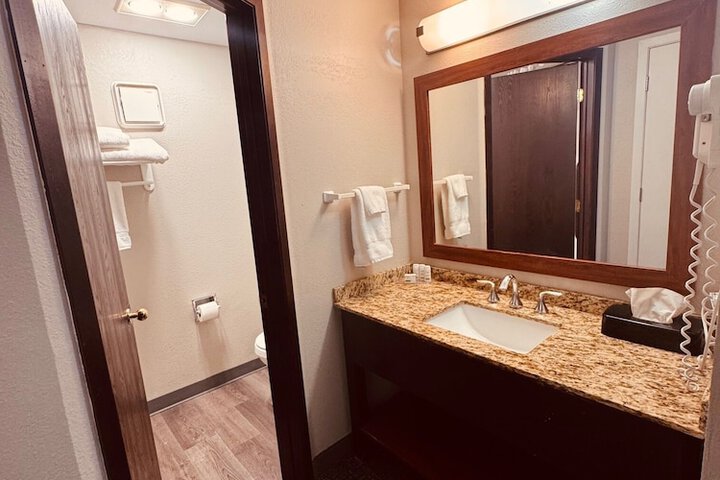 Wingate by Wyndham Anchorage Downtown / Ship Creek