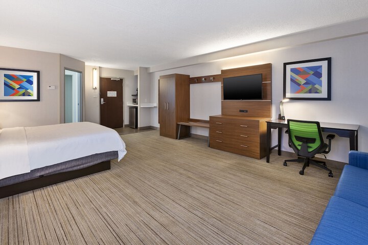 Room 16 of 40