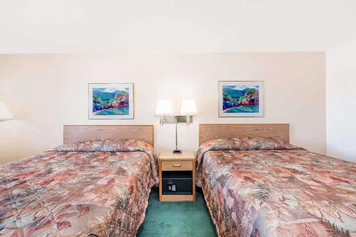 Room 8 of 15