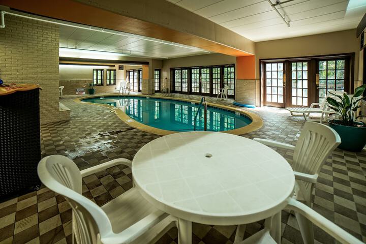 Pool 10 of 43