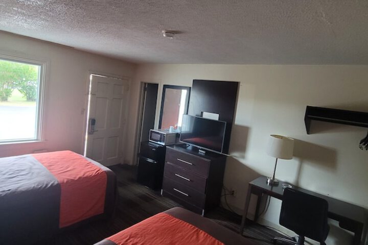 Room 6 of 18