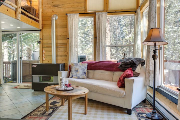 Idaho Springs Cabin w / Hot Tub on Half Acre!