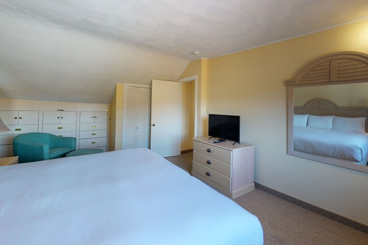Breezeway Boutique Hotel