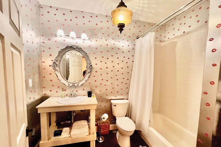 Room 9 of 25