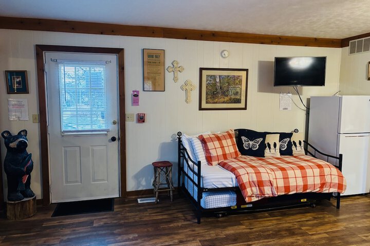 The Iris Garden Downtown Cottages and Suites