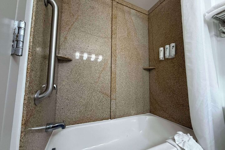 Room 34 of 86
