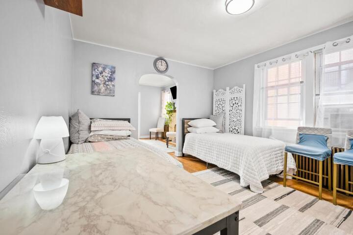 Large apartment with multiple sleeping options