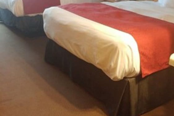 Country Inn & Suites by Radisson Waterloo, IA