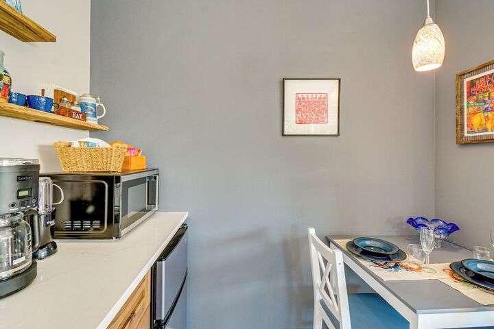 Bremerton Studio w / Bay View: Beach Access!