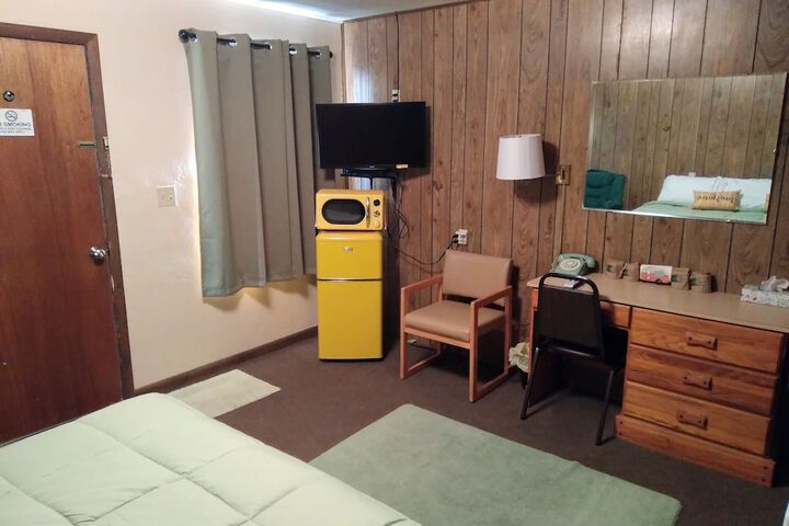 Room 13 of 21