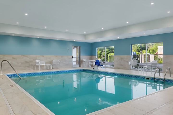 Holiday Inn Express & Suites Stevensville Benton Harbor by IHG