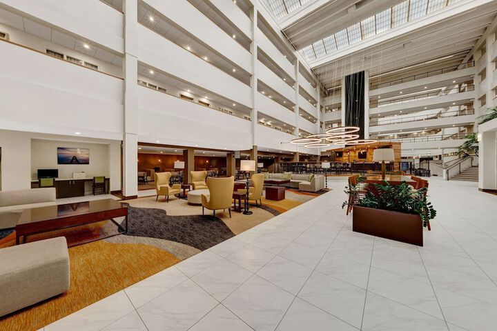 Embassy Suites by Hilton Milwaukee Brookfield