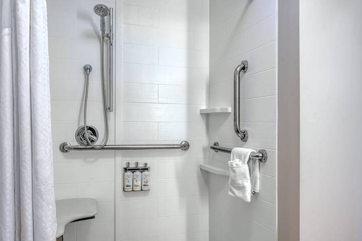 Holiday Inn Express & Suites Vandalia by IHG