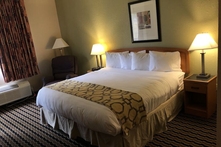 Room 15 of 32
